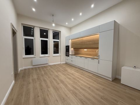 Eladó Lakás 1066 Budapest 6. kerület 