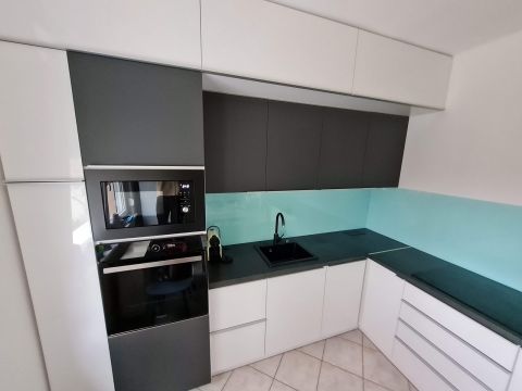 Kiadó Lakás 6000 Kecskemét , Kecskemétn Hunyadivárosban két szobás lakás kiadó 