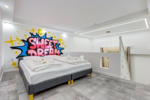 Eladó Lakás 1081 Budapest 8. kerület Erkel színház közelében, felújított garzon