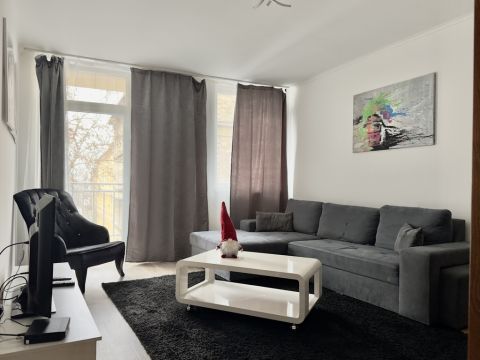 Eladó Lakás 1084 Budapest 8. kerület , Budapest VIII. kerület 4-6 villamos megállójától pár percre