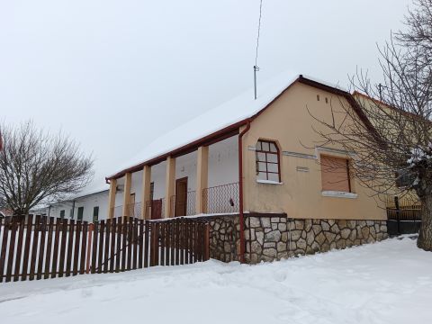 Eladó Ház 2526 Epöl 