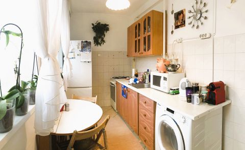 Eladó Lakás 2100 Gödöllő , Gödöllő központi részén 1+2 szobás erkélyes lakás!