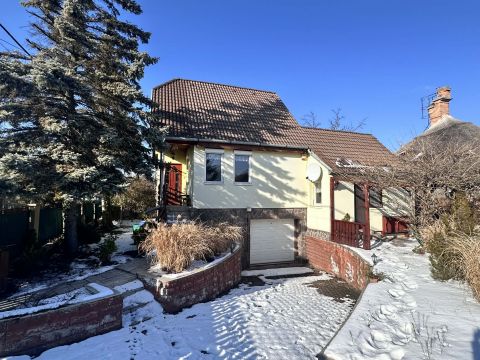 Eladó Ház 2000 Szentendre , Izbég