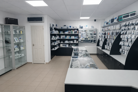 Eladó Üzlethelyiség 2750 Nagykőrös , Nagykőrös belvárosában üzlethelység eladó ! 