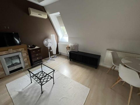 Eladó Lakás 6100 Kiskunfélegyháza , Újabb építésű, amerikai konyhás, erkélyes lakás 