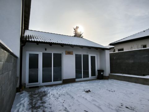 Eladó Üzlethelyiség 9011 Győr , Győrszentivánon 50m2-es üzlethelyiség eladó!