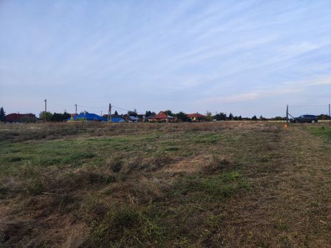 Eladó Telek 2458 Kulcs 