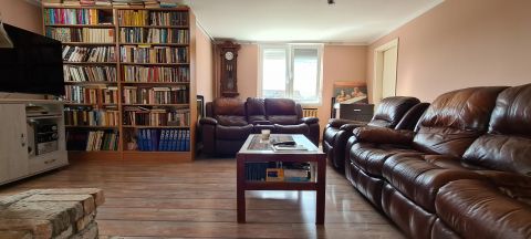 Eladó Lakás 6300 Kalocsa , NAPPALI + 2 HÁLÓS AZONNAL KÖLTÖZHETŐ LAKÁS 300M2-ES KERTTEL