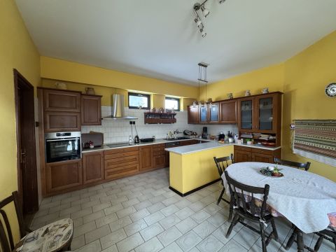 Eladó Ház 3200 Gyöngyös Kálvári domb lábánál eladó egy családi ház, borospincével! 