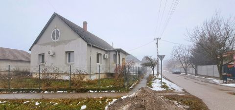 Eladó Ház 2251 Tápiószecső 