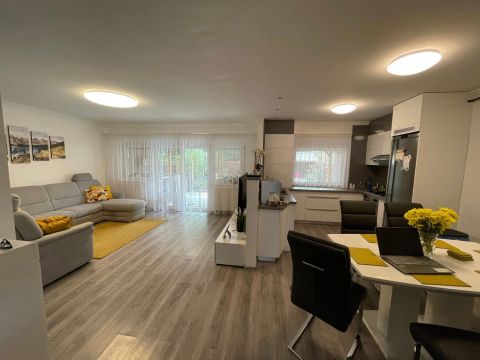 Eladó Ház 6400 Kiskunhalas , NAPPALI + 3 SZOBÁS SORHÁZ, NAPELEMMEL