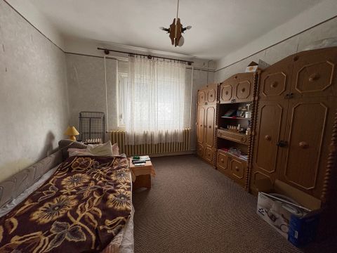 Eladó Ház 2166 Püspökszilágy Aszfaltos utcában a sarkon