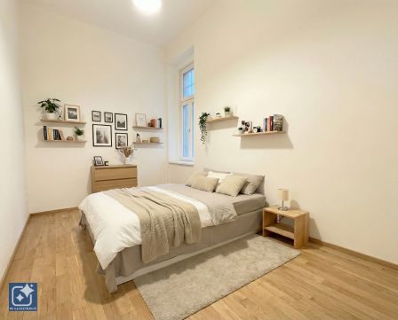 Eladó Lakás 1064 Budapest 6. kerület Kodály Körönd szomszédságában, két szobássá alakítható 