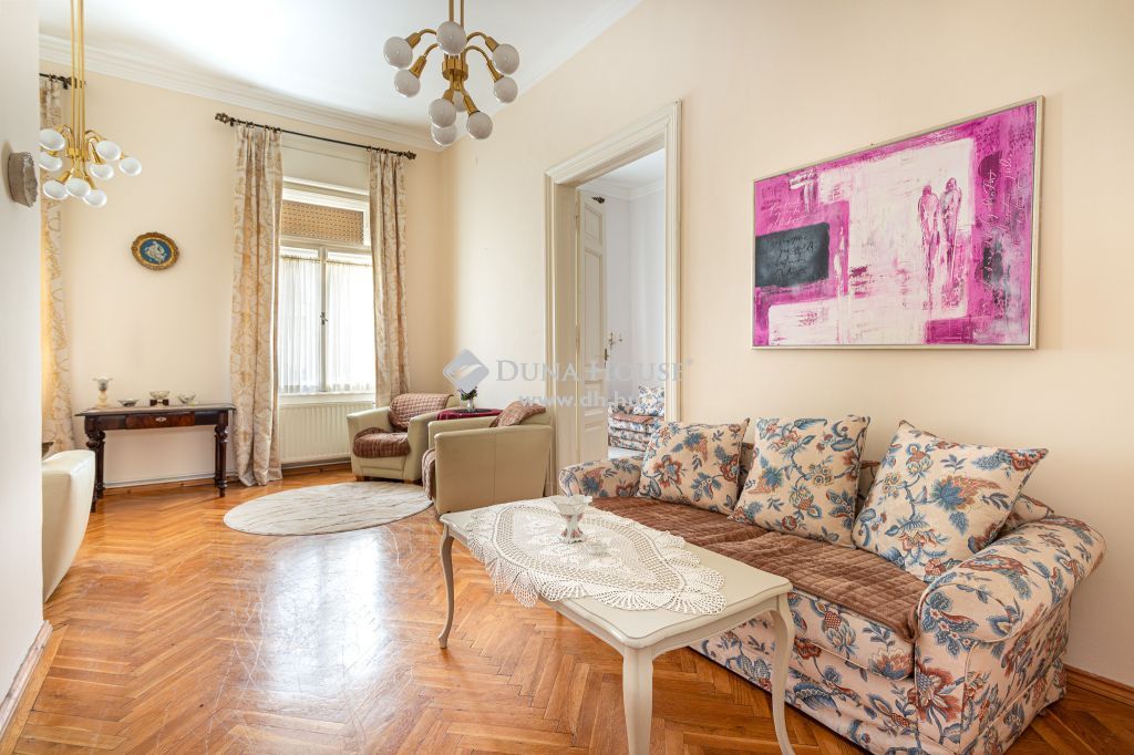1053 Budapest 5. kerület , Palotában eladó lakás a Belváros szívében — 1/23