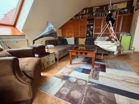 Eladó Lakás 6000 Kecskemét Hunyadi város, belső két szintes tetőtéri