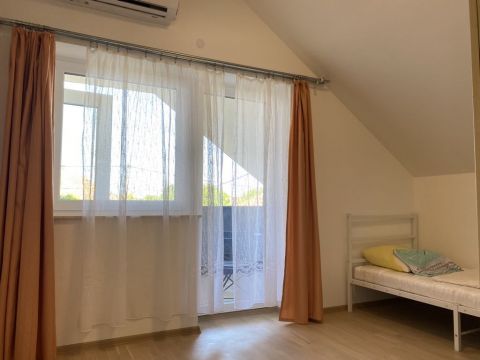 Kiadó Ház 2065 Mány 