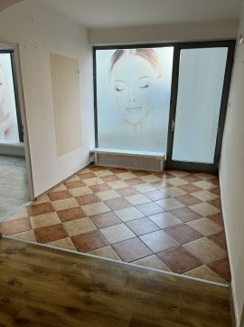 Eladó Üzlethelyiség 8200 Veszprém 