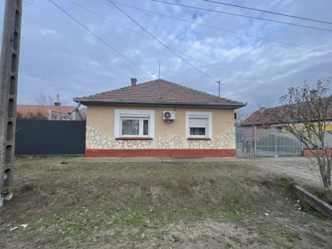 Eladó Ház 6050 Lajosmizse , Eladó Családi ház 