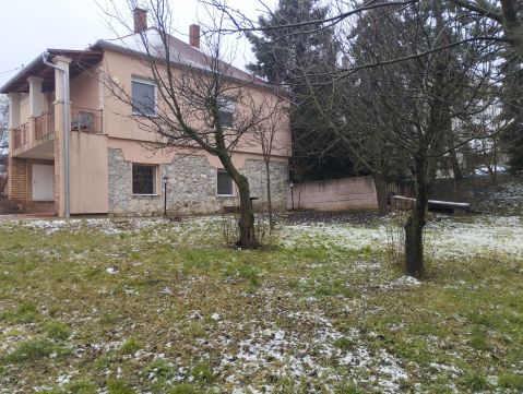 Eladó Ház 8053 Bodajk , Bodajk csendes utcájában, kivételes panorámával.