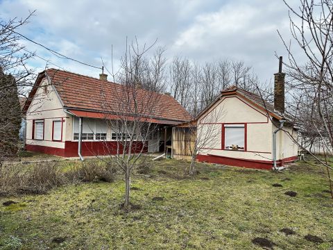 Eladó Ház 7097 Nagyszokoly , Falu szélén kedves házikó nagy telekkel