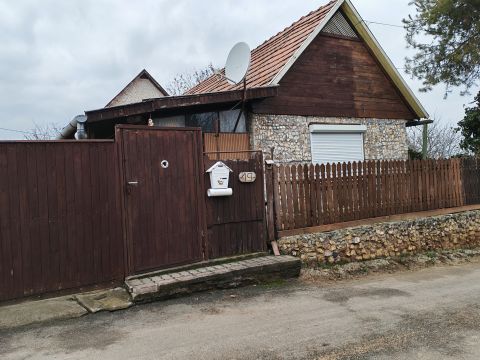 Eladó Ház 2174 Verseg , Verseg elején csendes utcában