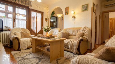 Eladó Ház 7632 Pécs , 'Régi Kertváros-önálló családi ház-garázsokkal'