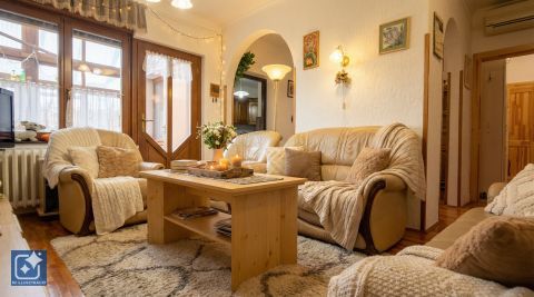 Eladó Ház 7632 Pécs , 'Régi Kertváros-önálló családi ház-garázsokkal'