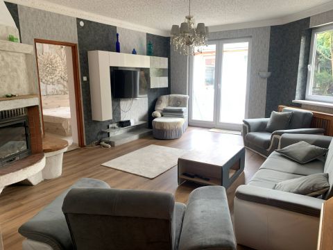 Eladó Ház 2473 Vál , Vál központi részéhez közel, mégis csendes utcában