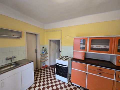 Eladó Ház 8142 Úrhida , csendes utcában 