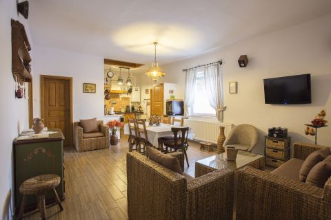 Eladó Ház 8431 Bakonyszentlászló ELADÓ BEJÁRATOTT VENDÉGHÁZ A BAKONY SZÍVÉBEN!