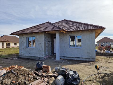 Eladó Ház 2200 Monor , Monoron ÖNÁLLÓ CSALÁDI HÁZ eladó közel az állomáshoz