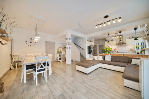 Eladó Ház 2360 Gyál , 2018-as építésű 5 szobás családi ház, remek lokációval