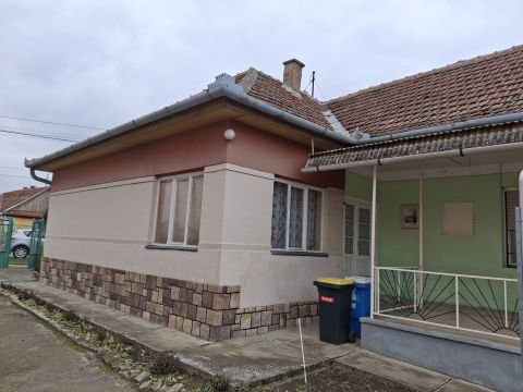 Eladó Ház 3213 Atkár , Fő  út mellett