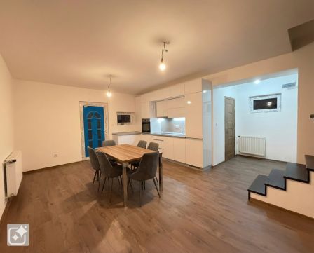 Eladó Lakás 1201 Budapest 20. kerület , Felújított,azonnal költözhető,gk beálló,udvar 3-as lakás