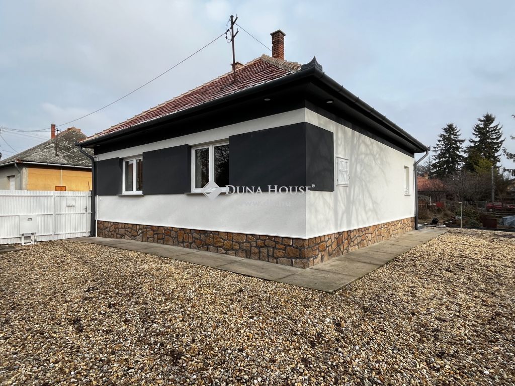 2760 Nagykáta , Teljeskörűen felújított, 2 szobás ház a központban! — 1/17