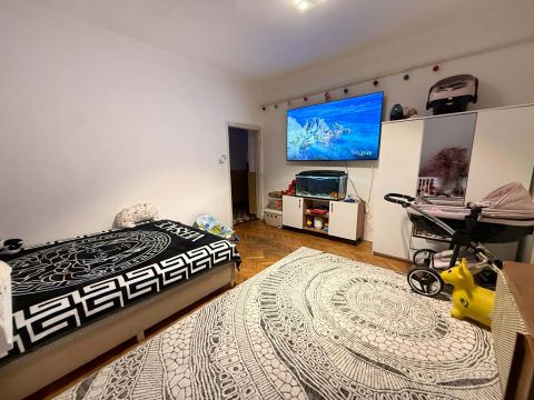 Eladó Ház 8000 Székesfehérvár Csendes mellékutcában, mégis központ közeli elhelyezkedéssel