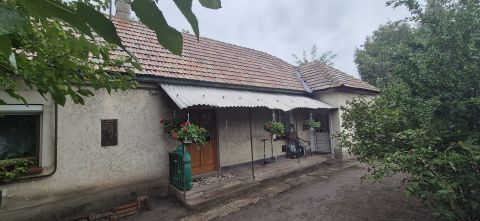 Eladó Ház 7000 Sárbogárd , Kertalja utcában