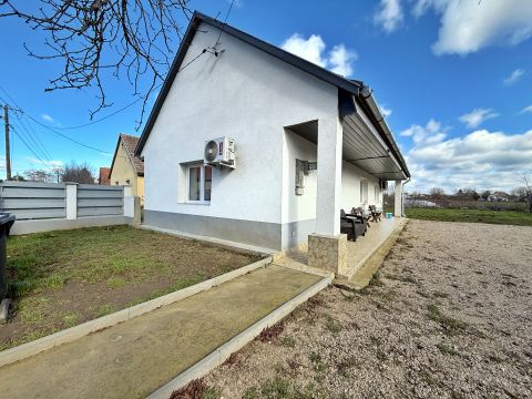 Eladó Ház 8127 Aba központ közeli