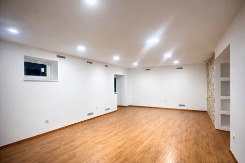 Eladó Iroda 1096 Budapest 9. kerület Felújított lakás, Egyetemek közelében