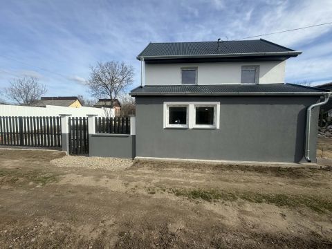 Eladó Ház 2200 Monor , Központhoz közel