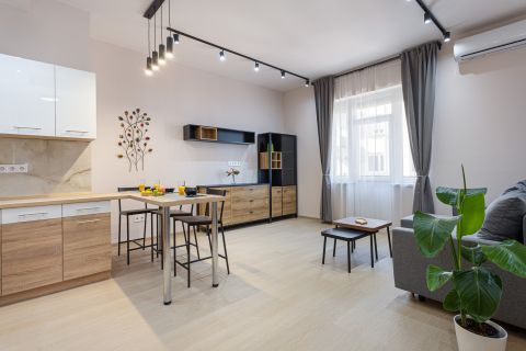 Eladó Lakás 1071 Budapest 7. kerület , Felújított, bútorozott-gépesített, erkélyes lakás (3.)