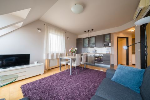 Eladó Lakás 1061 Budapest 6. kerület , 7. emeleti 3 szobás lakás a 2005-ben épült Király udvarban !