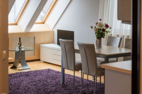 Eladó Lakás 1061 Budapest 6. kerület 7. emeleti 3 szobás lakás a 2005-ben épült Király udvarban !