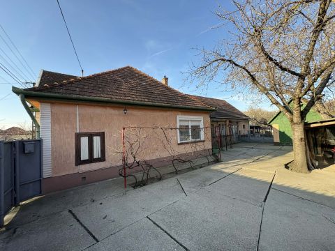 Eladó Ház 2371 Dabas  Főúthoz közeli 