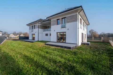 Eladó Ház 1237 Budapest 23. kerület SOROKSÁR-ÚJTELEP, N+5 szobás, 183 m2-es luxus ikerház.