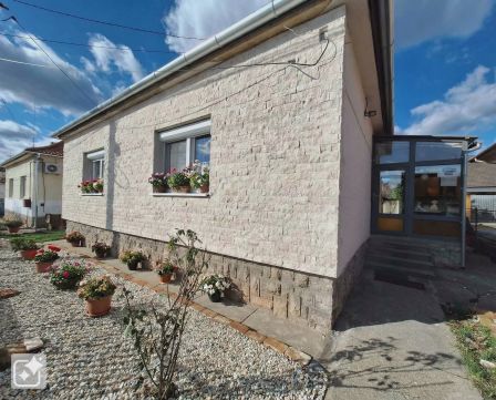 Eladó Ház 7634 Pécs ===Kis családi ház ,Pécs Nyugati részén===