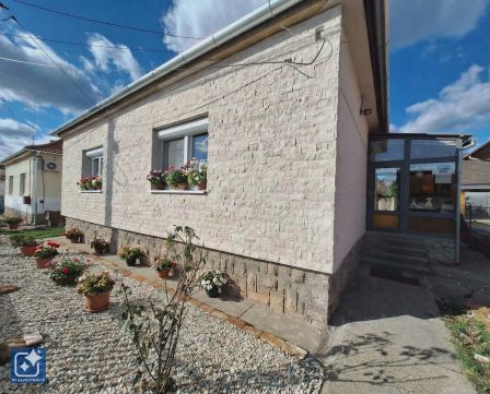 Eladó Ház 7634 Pécs ===Kis családi ház ,Pécs Nyugati részén===