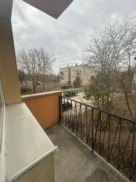 Eladó Lakás 6000 Kecskemét , Erkélyes két szobás lakás, Kecskemét zöld övezeti részén!