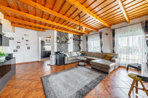 Eladó Ház 1188 Budapest 18. kerület , Nappali + 3 hálószobás családi ház üzlethelyiséggel