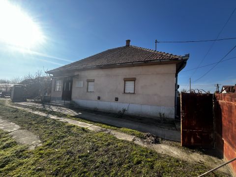 Eladó Ház 5126 Jászfényszaru 